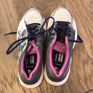 Asics sneakers size 6.5